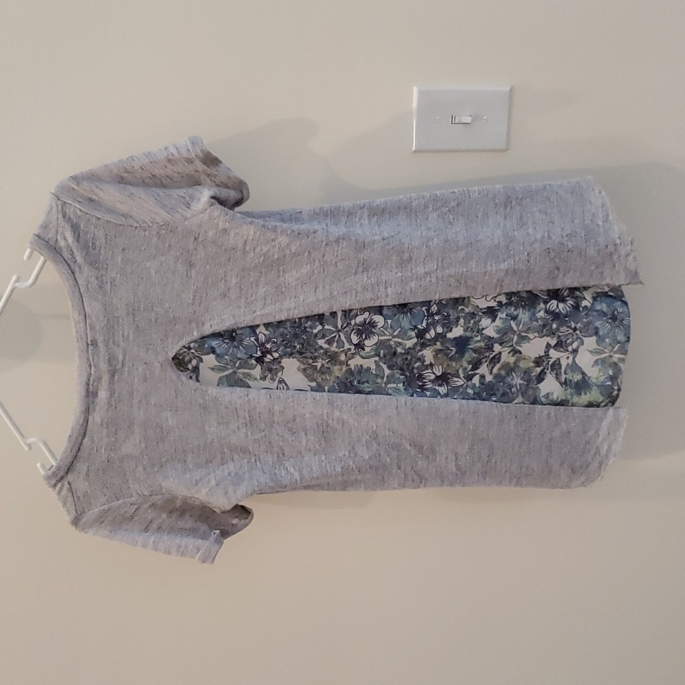 Michaelangelo Flowy gray semi-sheer Top, medium